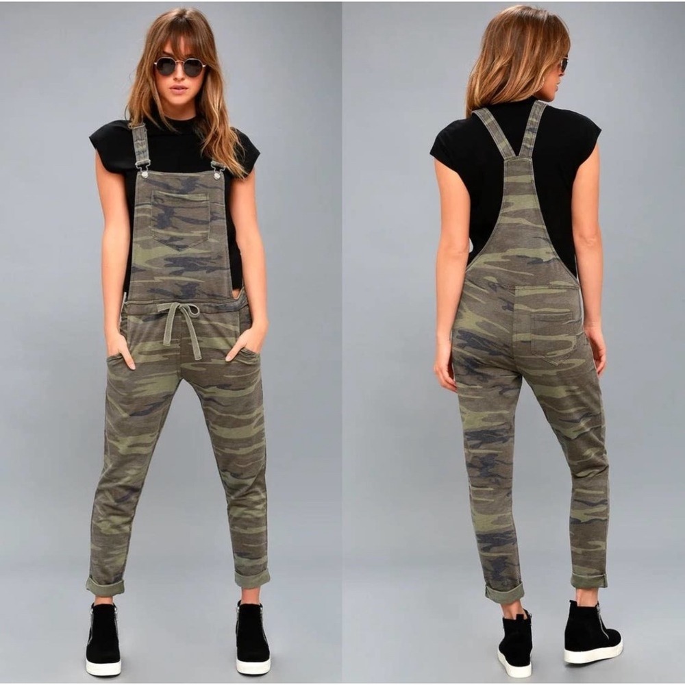 Z Supply Camo Olive Green Camo Print‎ Overalls Size Small